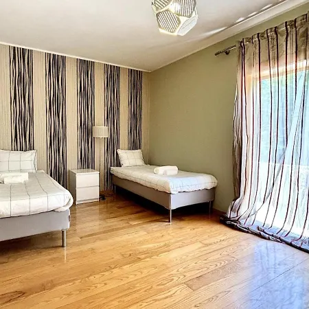 Casa de Férias 5 Party Villa, 10 Mins To *