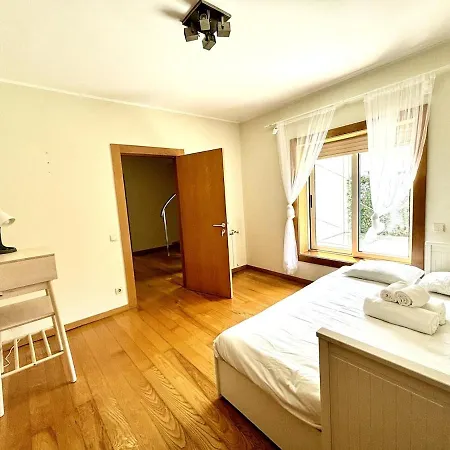 5 Party Villa, 10 Mins To Porto