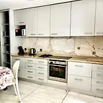 5 Party Villa, 10 Mins To Porto