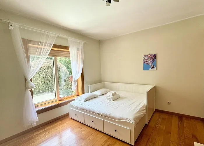 Prázdninový dům 5 Party Villa, 10 Mins To *