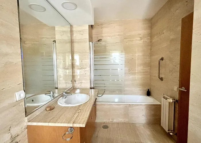 5 Party Villa, 10 Mins To