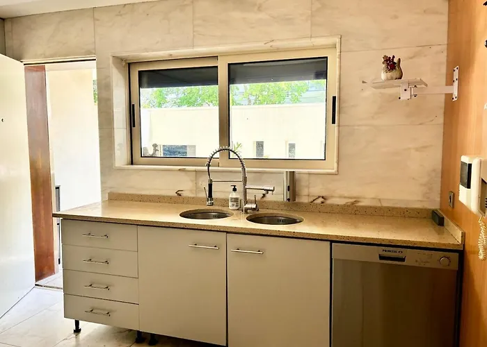 5 Party Villa, 10 Mins To Nyaraló Porto