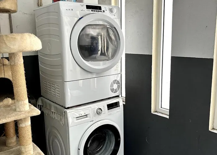 5 Party Villa, 10 Mins To * Oporto