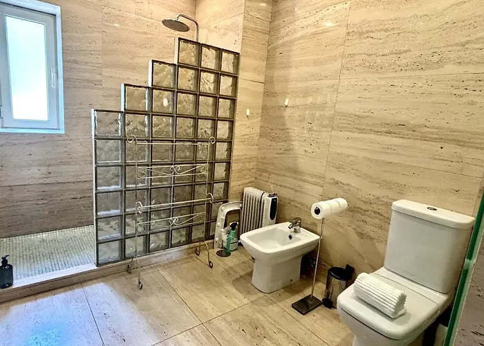 5 Party Villa, 10 Mins To Porto