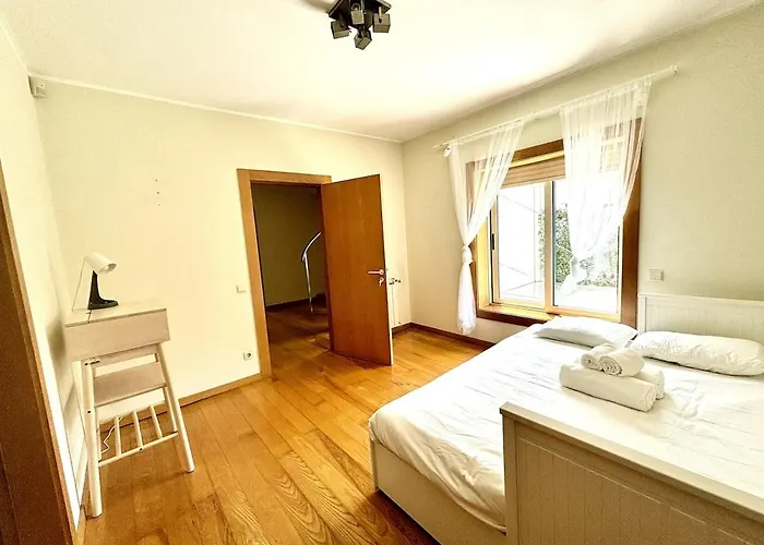 5 Party Villa, 10 Mins To Porto