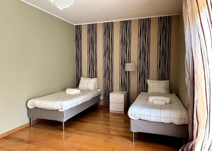 5 Party Villa, 10 Mins To * Porto