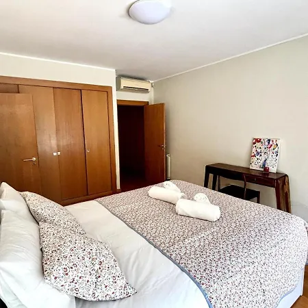 5 Party Villa, 10 Mins To *