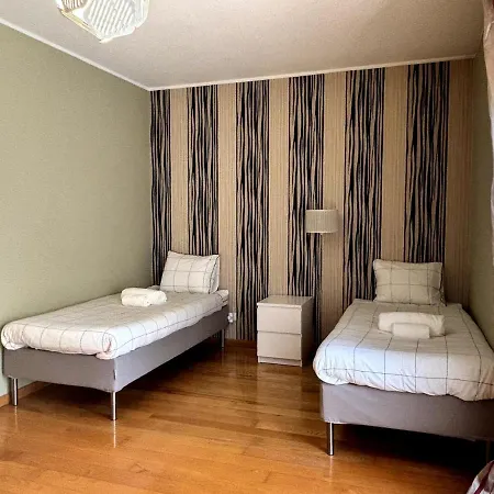 5 Party Villa, 10 Mins To * Porto