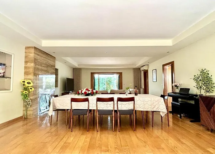 5 Party Villa, 10 Mins To * Oporto