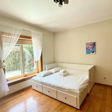 Vakantiehuis 5 Party Villa, 10 Mins To *