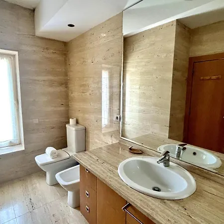 5 Party Villa, 10 Mins To * Porto