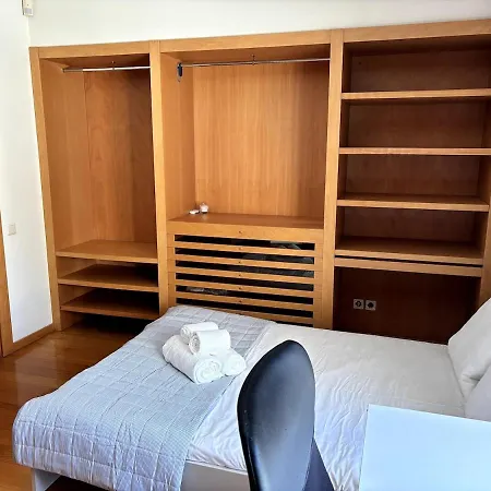 5 Party Villa, 10 Mins To *