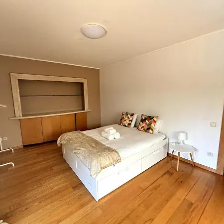 5 Party Villa, 10 Mins To Vakantiehuis Porto